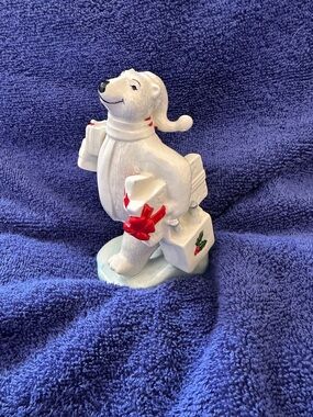 ENESCO COCA COLA VINTAGE 1997 CERAMIC POLAR BEAR CARRYING PRESENTS 5" FIGURINE
